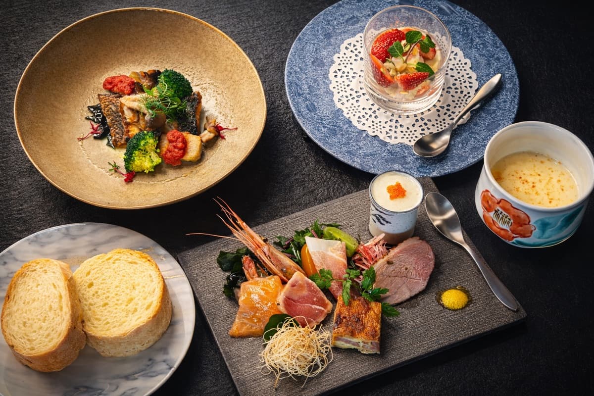 ランチ営業 — 食事風景