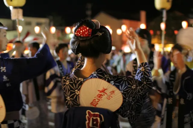 山中温泉 こいこい祭 — 唄と踊りの行列