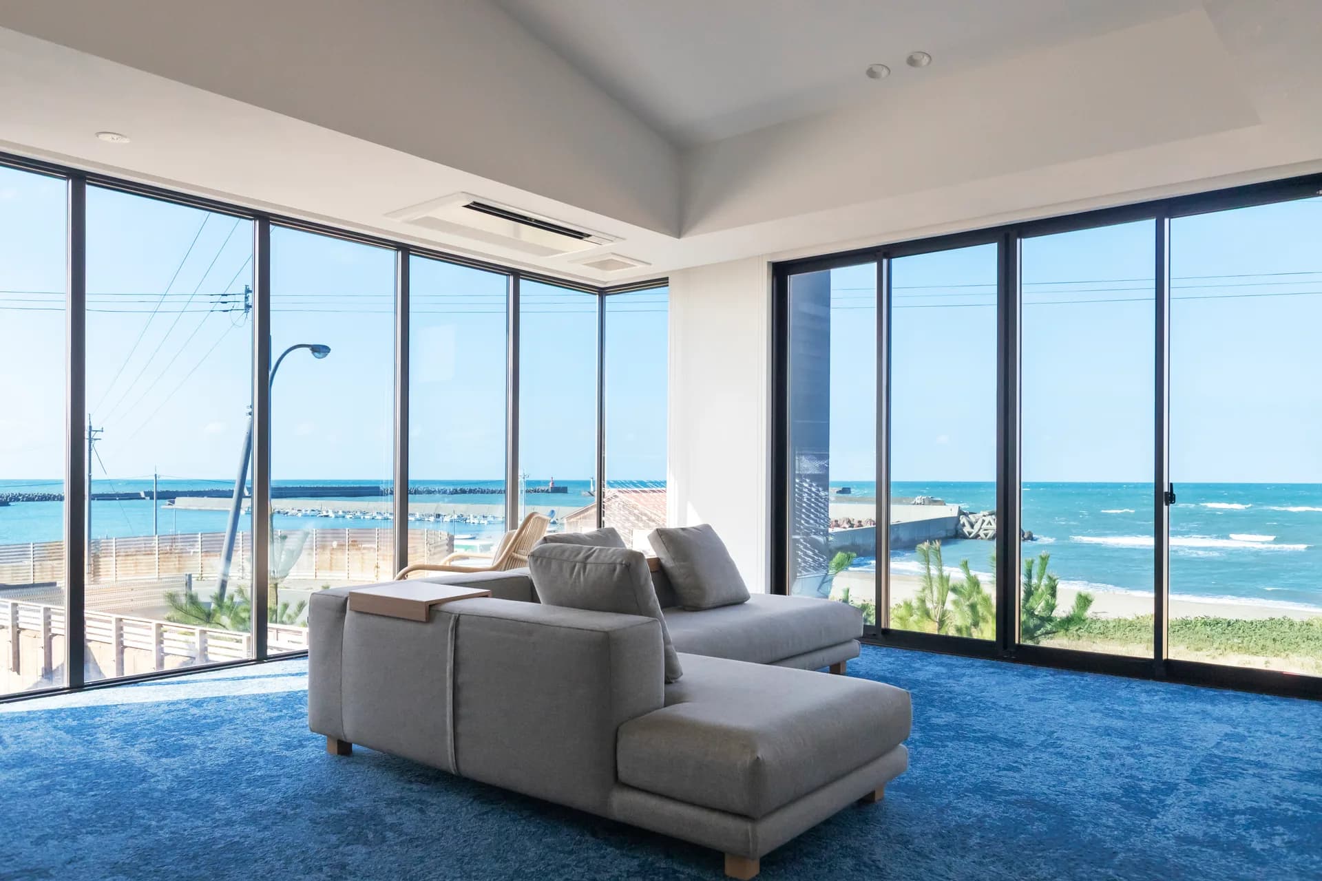 The ocean-view living area of LUX SUITE “Nami no Ma”