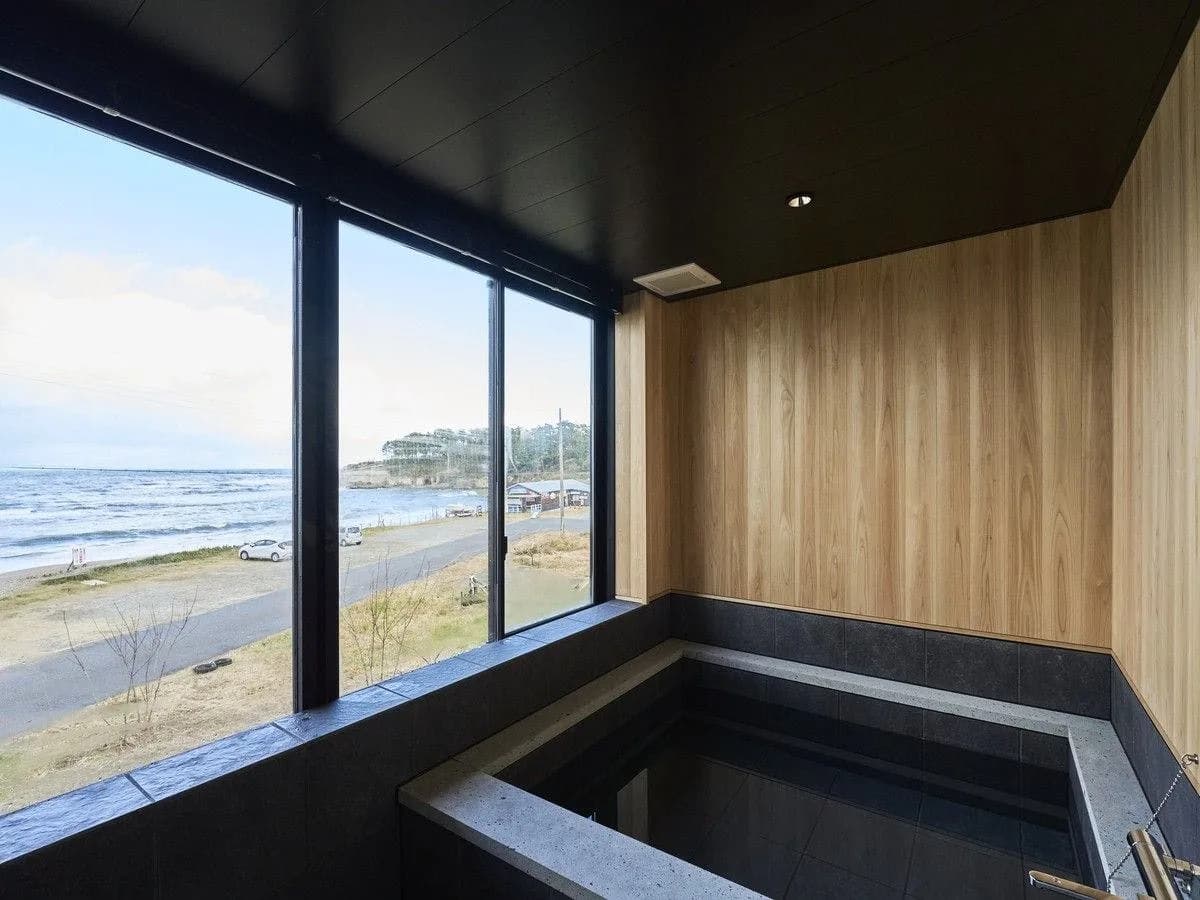 Nami no Ma bath with a sea view